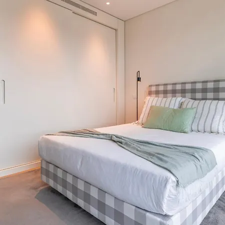 Apartment Upscale Riverside By Lovelystay *