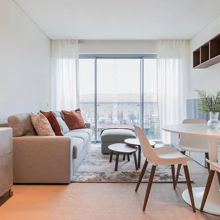 Apartment Upscale Riverside By Lovelystay