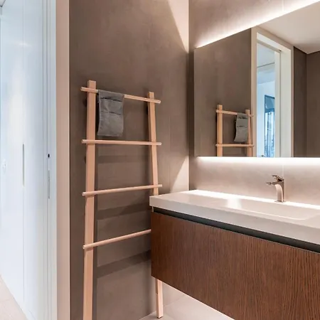 Apartment Upscale Riverside By Lovelystay